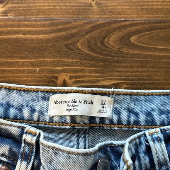 NWOT Abercrombie & Fitch High Rise Mom Jeans - Picture 9 of 10
